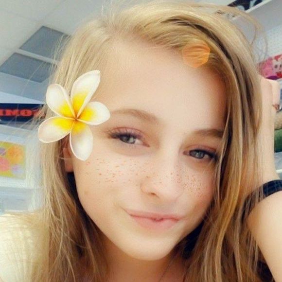 Meet your Posher, Kara - Picture 1 of 1